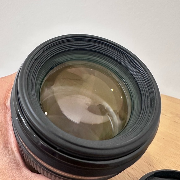 Canon EF 85mm f/1.8 USM Lens - Picture 9 of 11